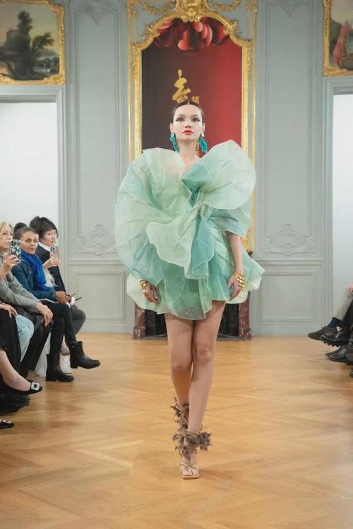 綻放巴黎 陜西旅游集團(tuán)攜 周原衣語 以時尚手法展示三千年中國之美