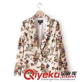 西服 歐美風2014秋裝新款 休閑時尚西服領白底黑點中長款印花西服圖片|西服 歐美風2014秋裝新款 休閑時尚西服領白底黑點中長款印花西服產品圖片由崇川區瑤瑟服裝廠公司生產提供-